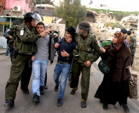 اعتقال جنود الاحتلال للأطفال الفلسطينيّين