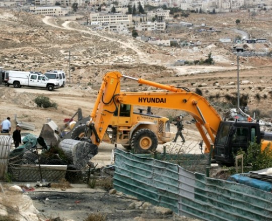 أرشيف: جرافات الاحتلال تهدم منشآت بالضفة