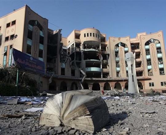 الجامعة الإسلامية في غزّة خلال العدوان الإسرائيلي الأخير على القطاع في العام 2014 (أ.ب.أ)