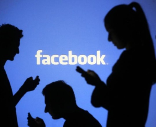 على خلفية استغلال بيانات مستخدمين.. "فيسبوك" تعلق آلاف التطبيقات