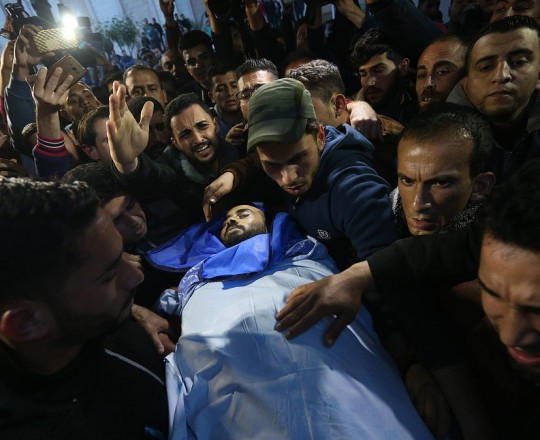 الزميل الصحفي أحمد أبو حسين شهيدًا