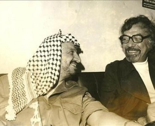 صورة تجمع ايريك رولو بياسر عرفات