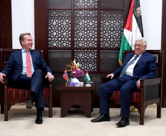 الرئيس عباس والوزير برنده