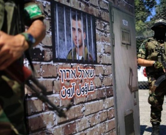 جزء من عرض حمساوي حول الجنود الأسرى