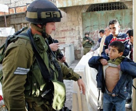 يدرس الاحتلال قانون يسمح بالحكم الفعلي على الأطفال دون 14 عاماً