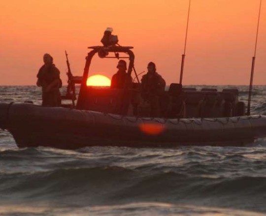 زوارق الاحتلال في عرض بحر غزة