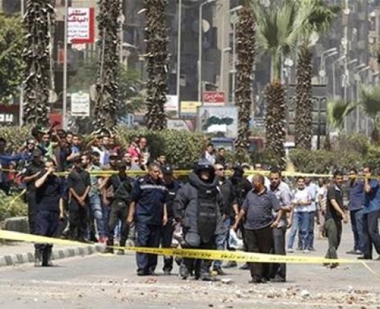 أرشيفية الشرطة تطوق مكان أحد انفجارات القاهرة