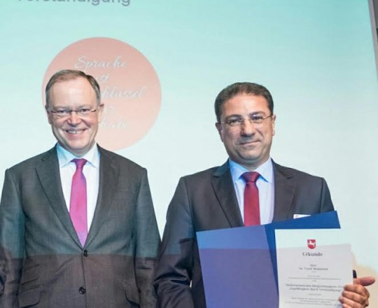 صورة من حفل تسليم الجائزة للجالية الفلسطينية 