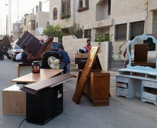 أدوات المنزل القديم لعائلة الشهيد مهند