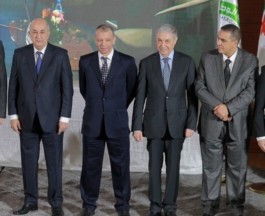 مرشحو الانتخابات الجزائرية مع رئيس سلطة الانتخابات