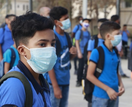 طلاب مدارس مدرسة كورونا