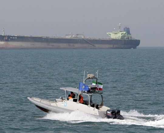 زوارق إيرانية في مياه الخليج
