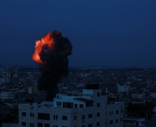 قصف غزة 