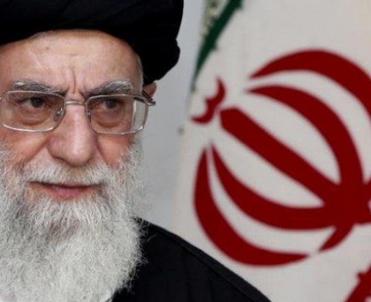 خامنئي: إيران لن تدخل مُطلقاً في مُحادثات مع الولايات المتحدة