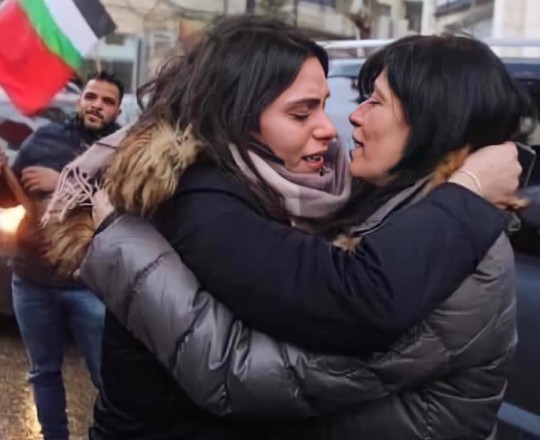 سهى جرار برفقة والدتها المناضلة خالدة جرار