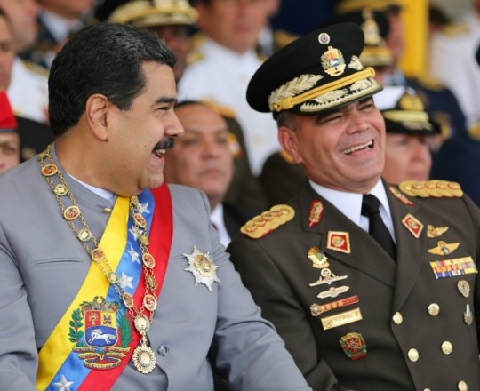 مادورو مع قيادة الجيش 