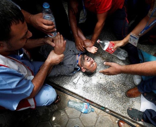 حالات إغماء في صفوف الموظفين المفصولين