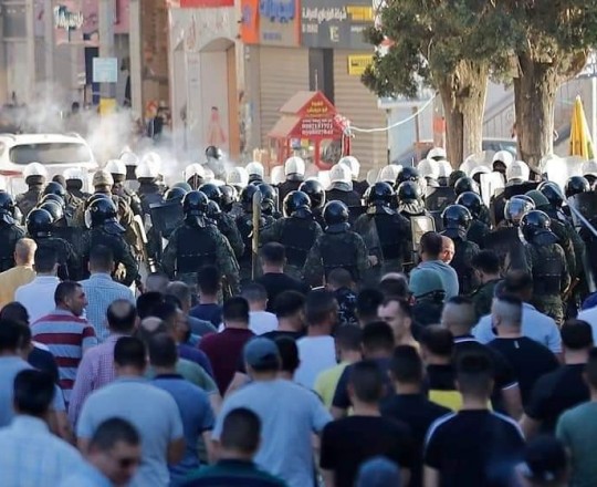 خلال قمع أمن السلطة للمتظاهرين المنددين باغتيال نزار بنات