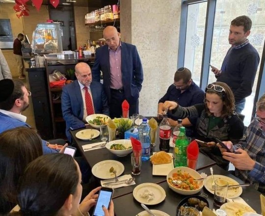 قاضي قضاة فلسطين محمود الهباش يجتمع مع إسرائيليين في رام الله