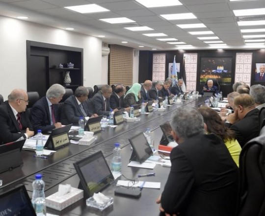 حكومة اشتية خلال اجتماعها برئاسة عباس 