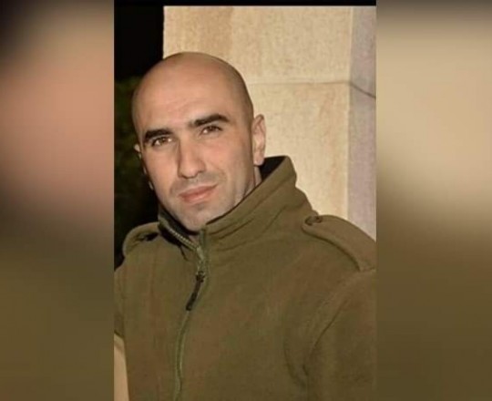 الاحتلال ينقل الأسير المُضرب العويوي إلى المستشفى