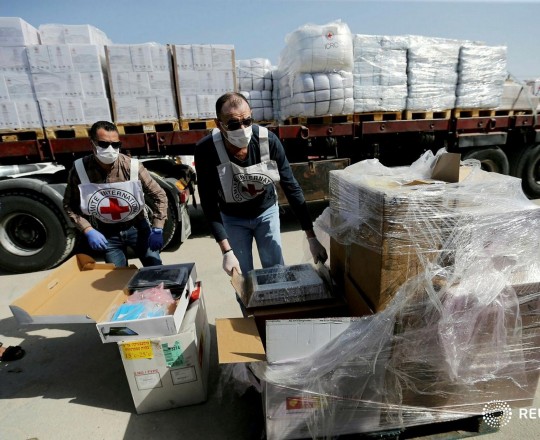 جانب من المعدات التي تبرع بها الصليب لغزة