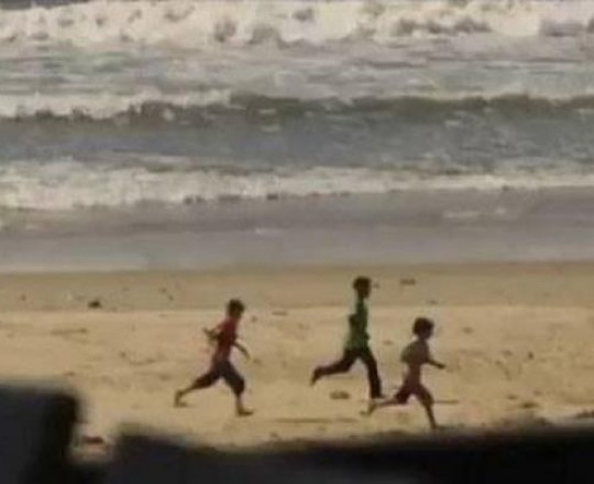 أطفال عائلة بكر قبيل استهدافهم