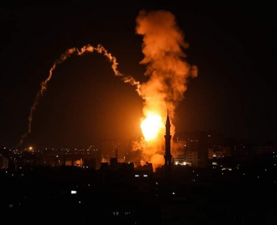 من قصف غزة الليلة 