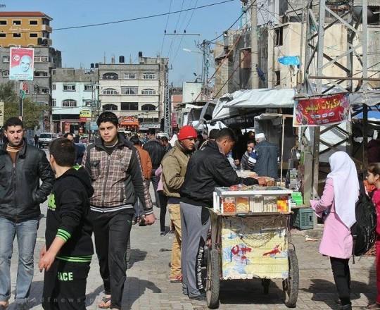 يضطر الشباب في قطاع غزة للعمل على 