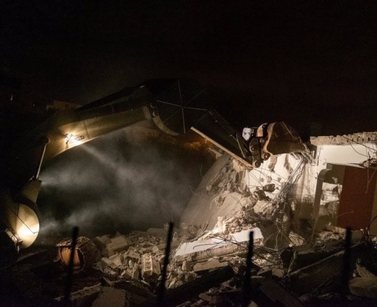 الاحتلال يهدم منزل الأسير عاصم البرغوثي في كوبر (3).jpg