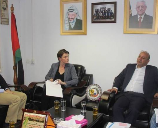 اجتماع أبو هولي مع مدير عمليات "أونروا" 