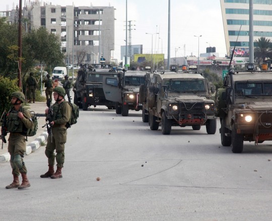 قوات الاحتلال تعتقل (3) مواطنين.. ومستوطنون يعتدون على أراضي في جالود