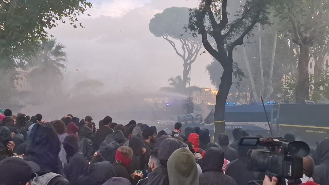 5564275_medio-oriente-tensioni-in-piazza-roma-lancio-di-petardi-e-fumogeni-foto-1-1068x601.jpeg