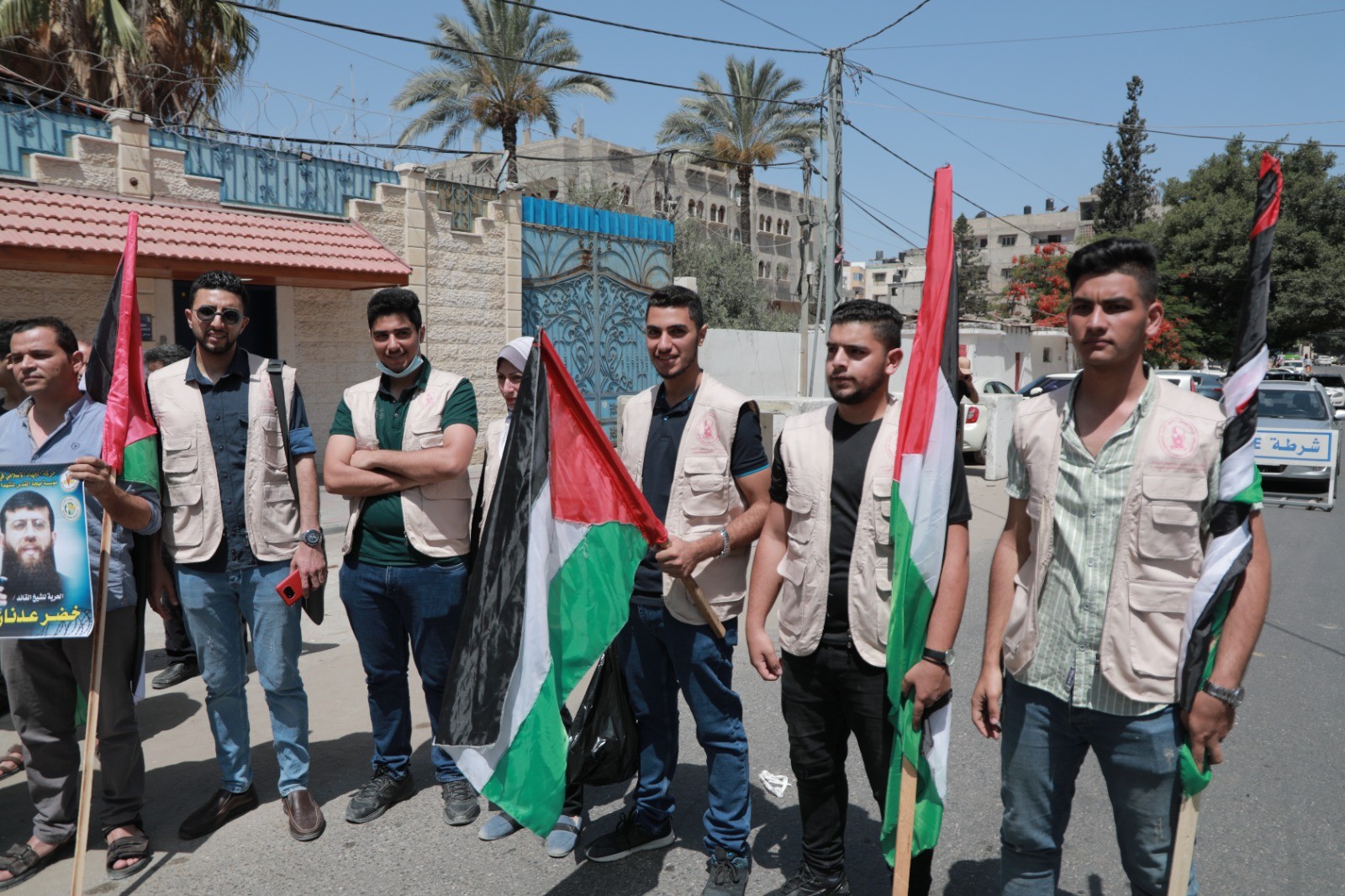 الشعبيّة تنظم وقفة أمام مقر المندوب السامي دعمًا للأسرى المضربين عن الطعام (4).jpg