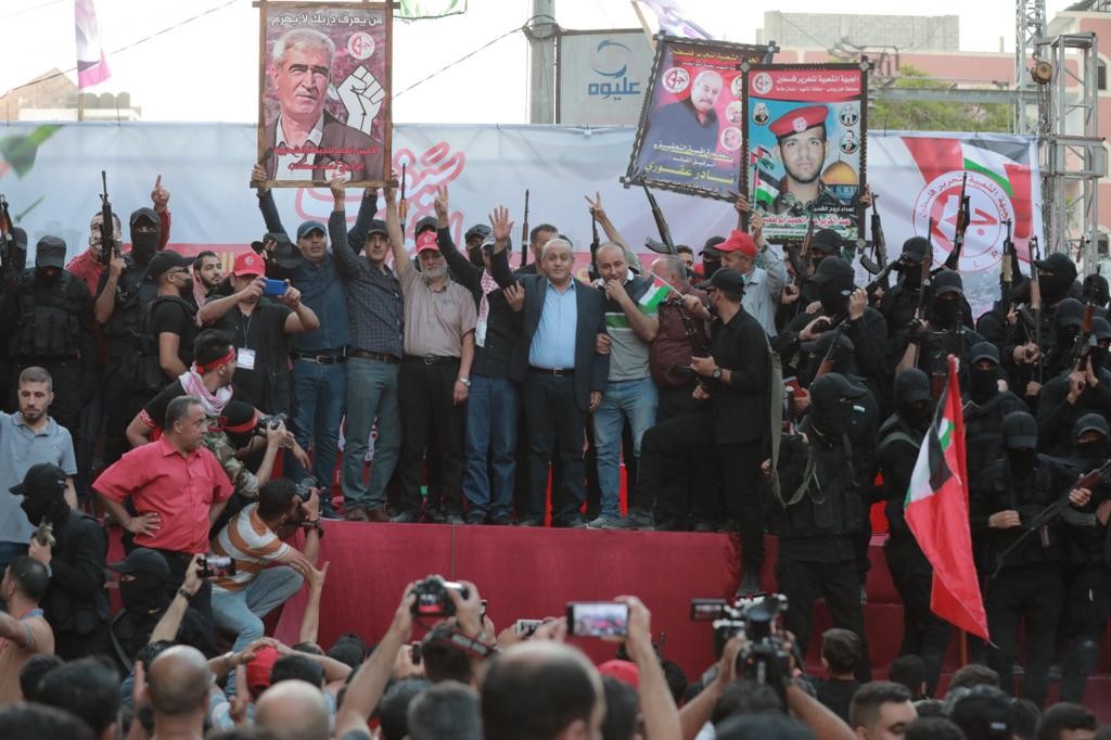 الآلاف من أنصار الجبهة الشعبيةيشاركون في المسيرة الضخمة احتفالاً بانتصار المقاومة (11).jpg