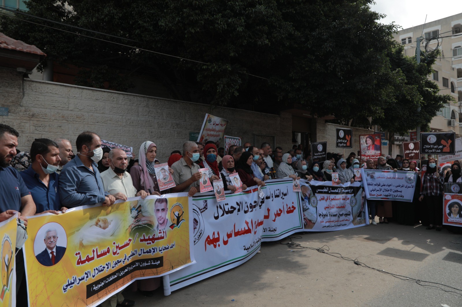 الشعبية واتحاد المرأة يُنظمان وقفة إسنادًا للأسرى واحتفاءً بتحرّر خالدة جرار (6).jpg