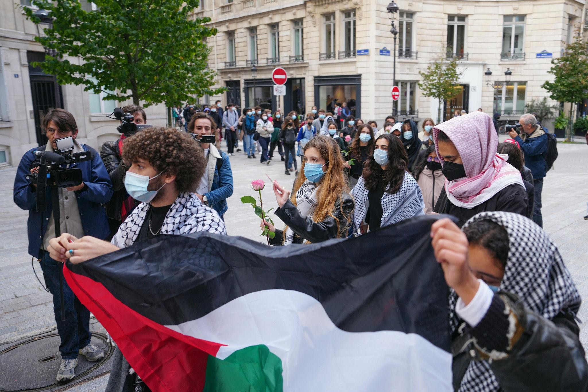 الطلاب في فرنسا 2.jpg