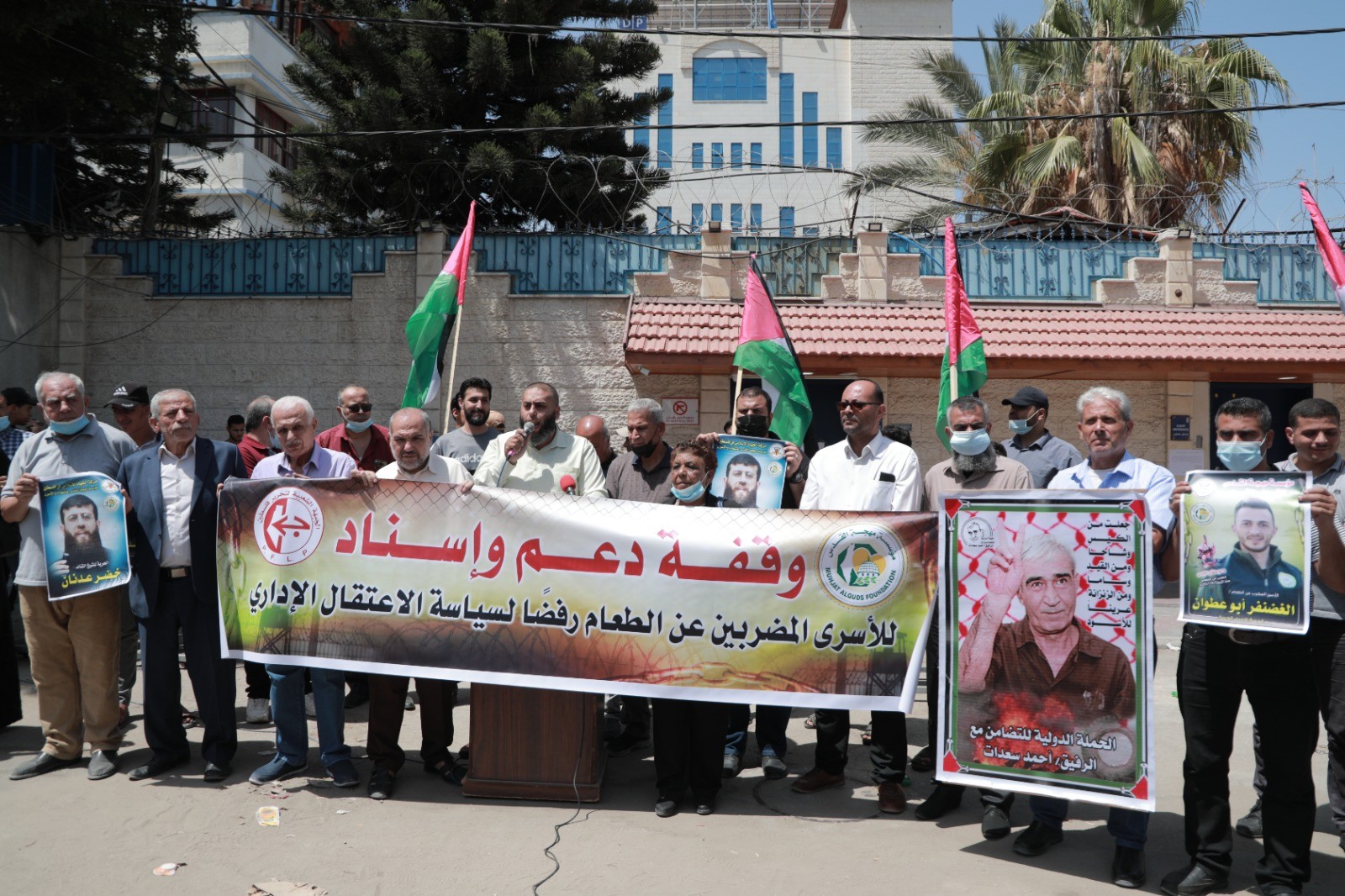 الشعبيّة تنظم وقفة أمام مقر المندوب السامي دعمًا للأسرى المضربين عن الطعام (7).jpg