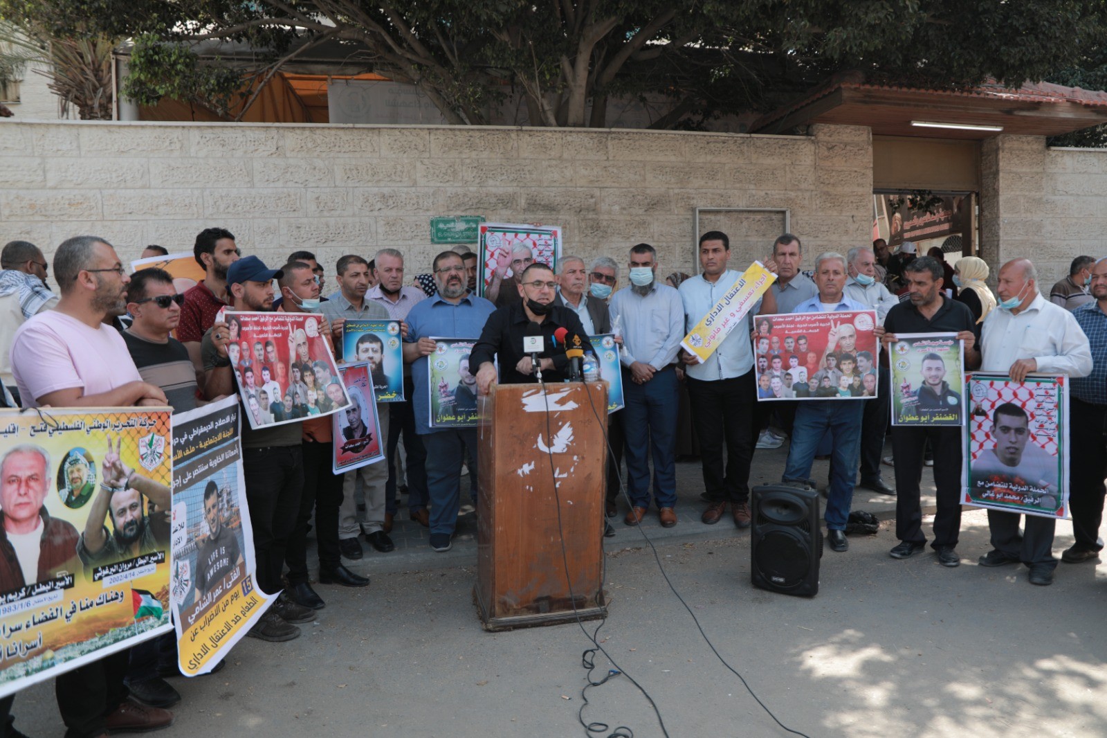 وقفة نظمتها لجنة الأسرى للقوى الوطنية والإسلامية صباح اليوم أمام مقر الصليب الأحمر في مدينة غزة تضامنا مع الأسرى أهالي الأسرى (4).jpg