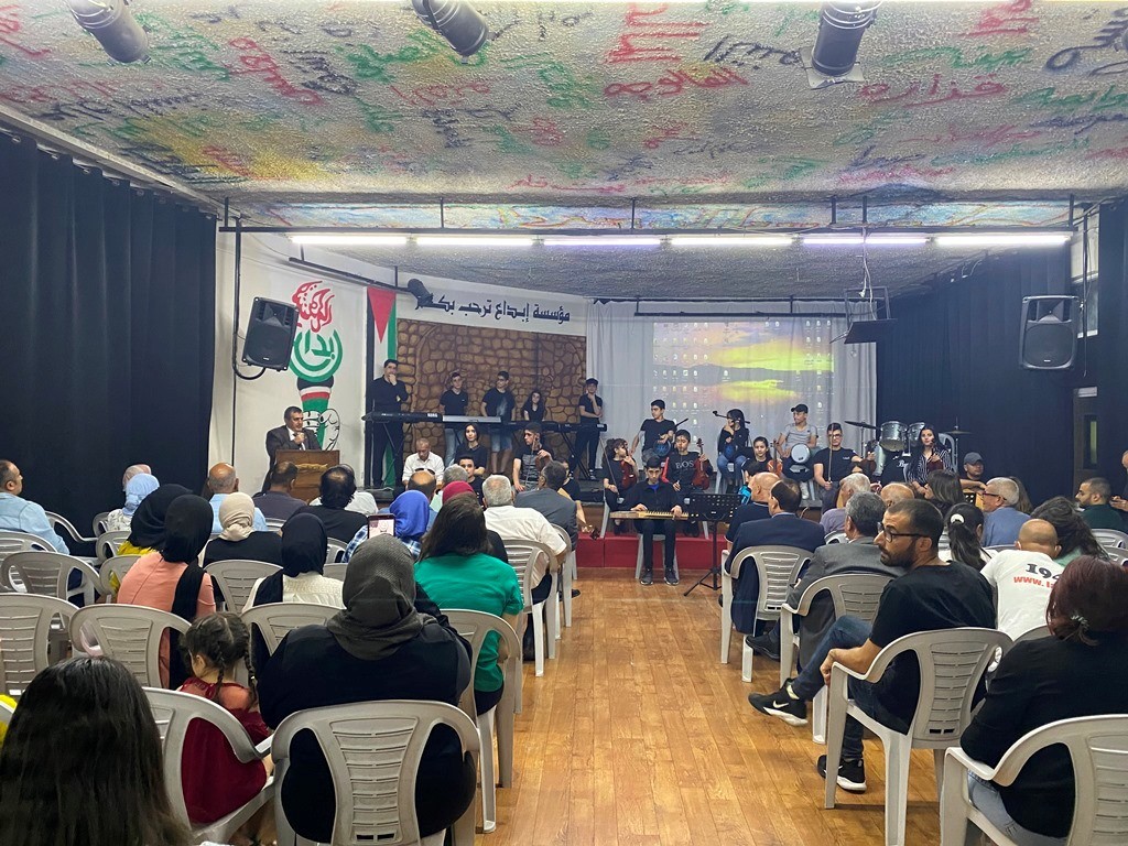 ابداع ومركز بديل يكرمان الاسير المحرر رشدي ابو مخ (17).JPG