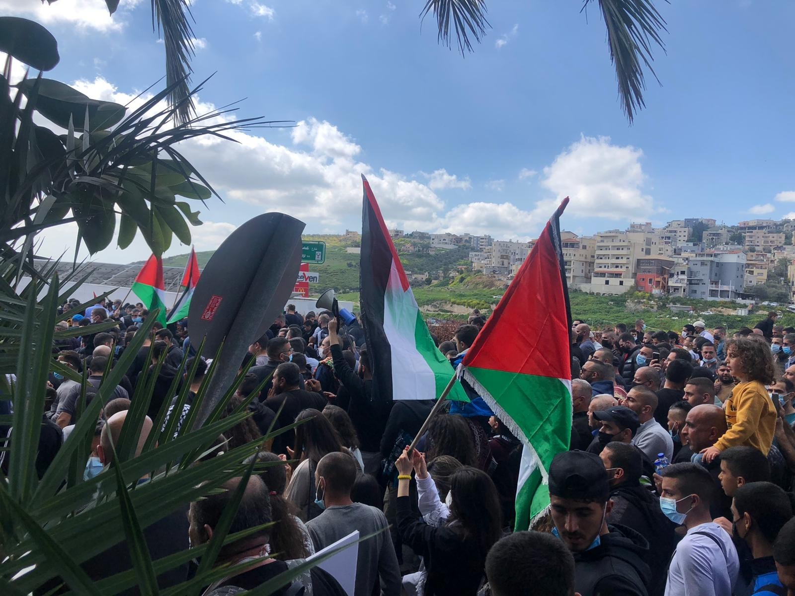 المئات ينتفضون في قلنسوة وأم الفحم رفضًا للجريمة ولتواطؤ الاحتلال مع عصابات الإجرام (1).jpg
